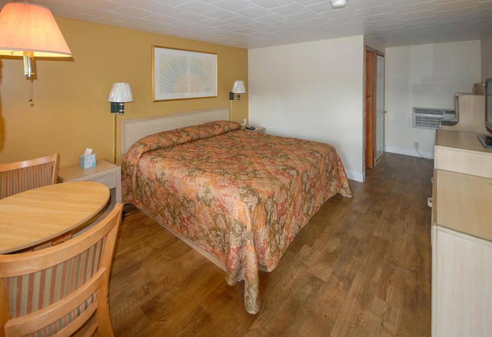 Standard King Room interior